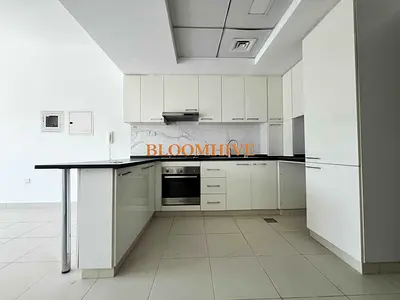 12 Cheques: Chiller Free Studio with Kitchen Appliances Pool view