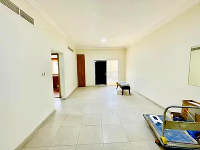 Lavish 2bhk apartment near Muwailah bus stop rent 38k