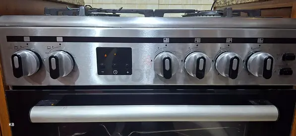 Stainless steel freestanding gas oven with 4 burners and electric oven