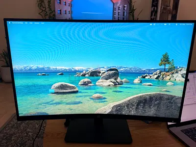 HP 27x Curved Display, a 27-inch Full HD 144hz Monitor