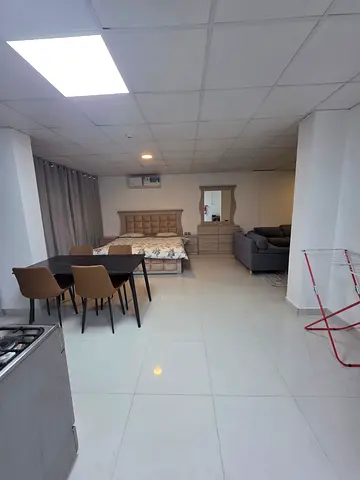 شامل كل الفواتير / موقع مميز بالقرب من المدارس / مساحه كبيره / على مخرج دبي