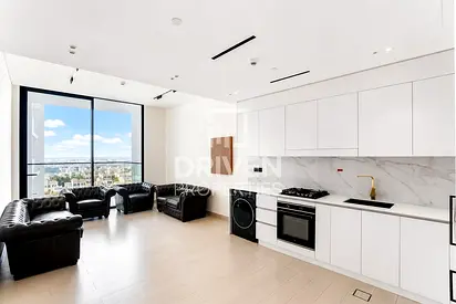 Ready to move in | Pool view | Unfurnished