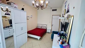 Master Bedroo  with Private Bathroom for One Person, Close to SOBHA REALTY METRO STATION