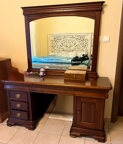 Solid Wood Dressing Table with Large Mirror and Drawers