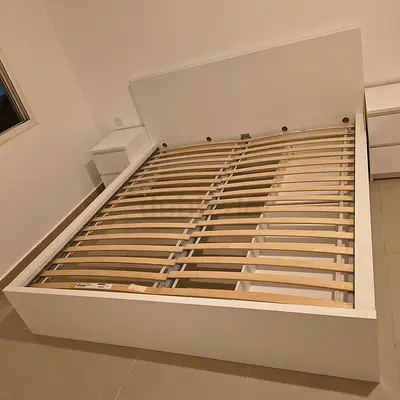 IKEA malam king‑size bed (180 × 200 cm) with 2 storage drawers and an IKEA mattress ✨