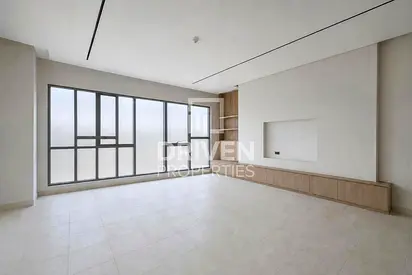 Huge layout | Spacious private Garden | Vacant