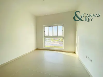 READY TO MOVE | SINGLE ROW | CLOSE TO POOL & PARK