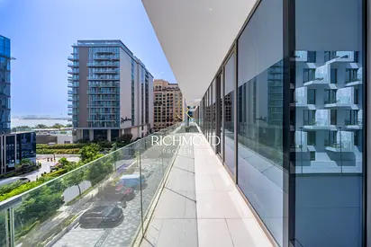 Elevated Living | Spacious 3 Bed | West Beach