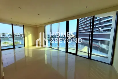 Luxury 2BR | Private Terrace | Prime Balcony | Binghatti Canal
