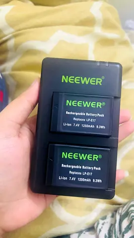 Canon r10 set and Neewer Dual Battery Charger with 2x LP-E17 1250mAh Batteries