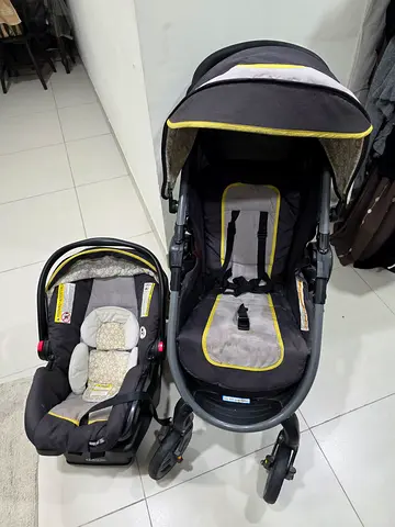 GRACO Brand Stroller and Click & Connect system as an infant seat + Car seat
