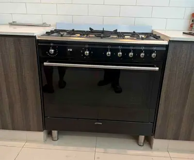 New model SMEG Top Gas Oven Electric 5 Burner 90 cm freestanding black color