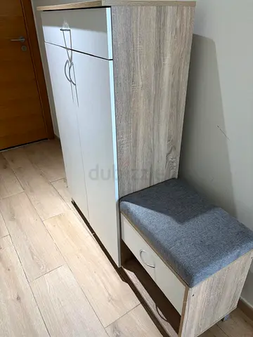 Shoe cabinet