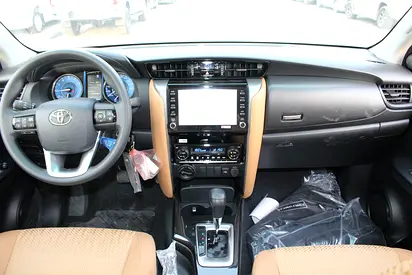 صورة 10 لـ 2026 Toyota FORTUNER