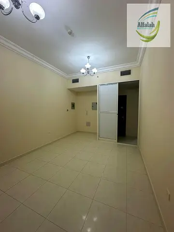 Spacious 1 Bedroom Apartment For Sale in C4 | 856 Sq . Ft | for Sale | Price 280000