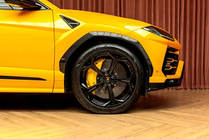 2019 Lamborghini URUS — фото 5