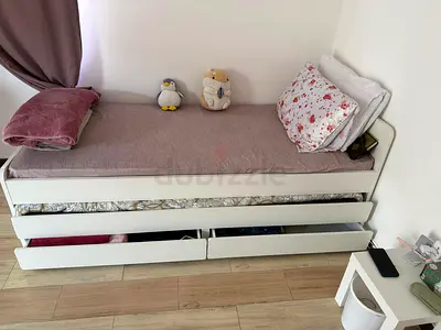 Selling my bed good price