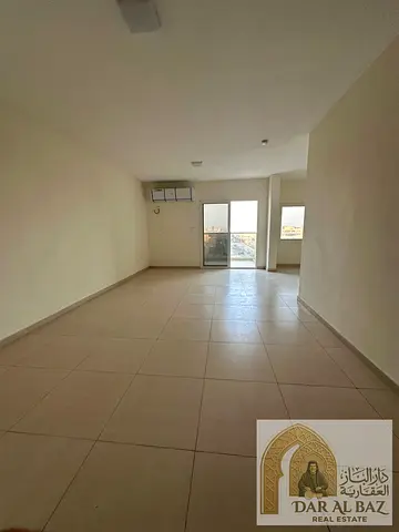 شقة جديدة أول ساكن للإيجار السنوي في المجاز 2 على شارع الوحدة 3 غرف وصالة كبيرة 3 حمامات بلكونة بإطلالة مفتوحة تكييف اسبليت وموقع مميز وقريب من الخدما