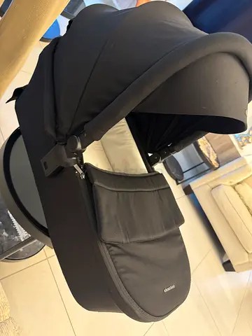 Black baby bassinet / carrycot in excellent condition