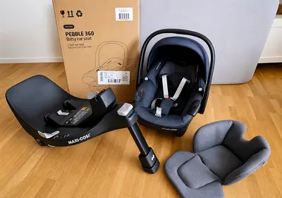 Maxicosi pebble 360 car seat with isofix base