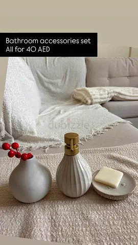 Bathroom accessories set