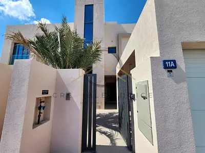 CORNER | MODERN VILLA | STORAGE PLUS LAUNDRY ROOMS