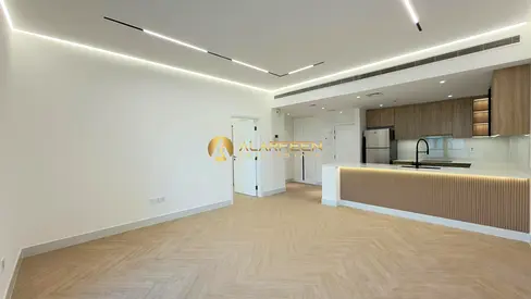 شقة حديثة بغرفة نوم واحدة | تخطيط مفتوح | شرفة مطلة على المدينة