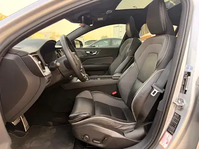 2022 Volvo S60 photo 7