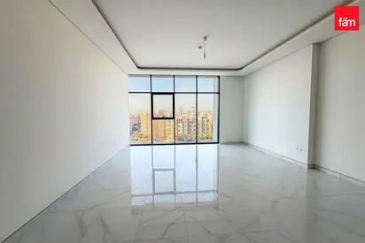 Unfurnished | Next to metro | High floor