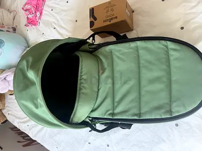 Yo-yo new born bassinet (no adapters) Light green baby carrycot / bassinet - good condition
