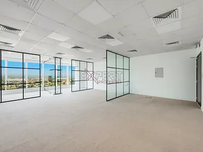 Fitted | Glass Partition | 4 Cheques | Scenic View