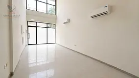 Commercial shop with mezzanine suitable for all activities prime location near services first use fl
