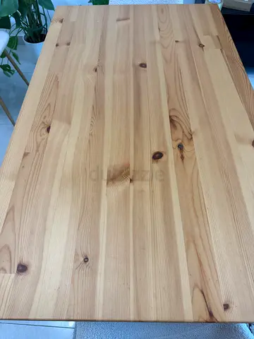 Solid wood dining table natural pine, good condition. All wood top and legs