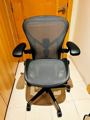 Herman miller Aeron size B fully loaded