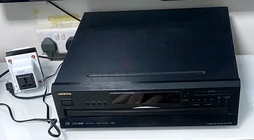 ONKYO DX-C390 CD Player! Very good! I recommend! READ DESCRIPTION FOR MORE INFO!