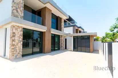 Ready Villa | Single Row | 5 bed plus maid