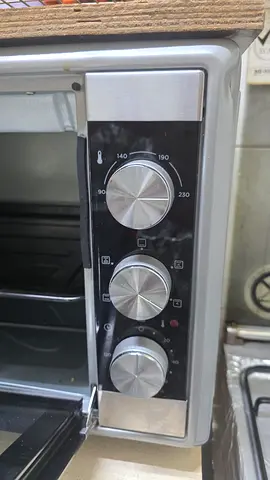 Used countertop oven / toaster oven - working condition
