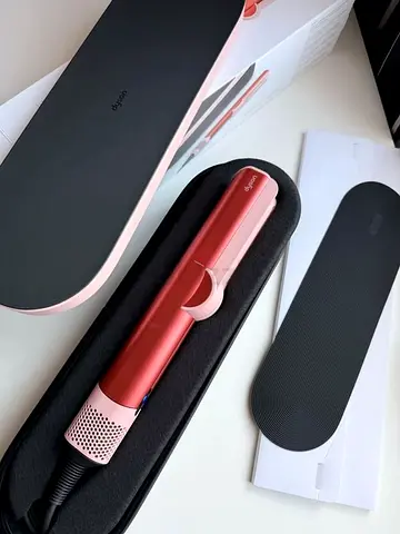 Dyson Airstrait