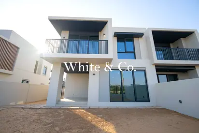 Corner | Single Row | Close to Pool & Park