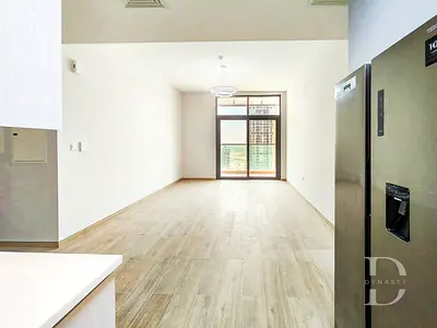 Brand New /Spacious /Prime Location/Avaliable now