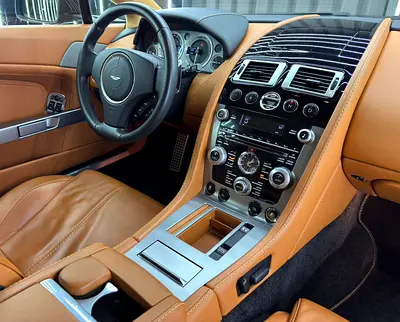 2014 Aston Martin VANTAGE 照片 15