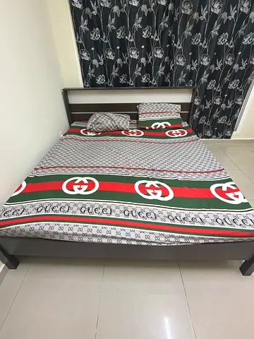 Queen bed - good condition