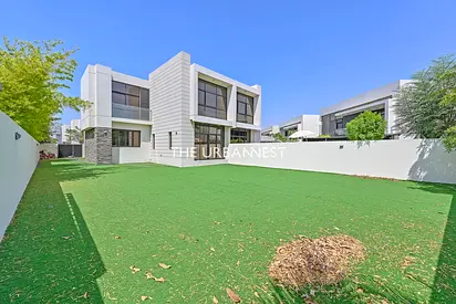 Fully Furnished | Vacant Now | Modern Townhouse
