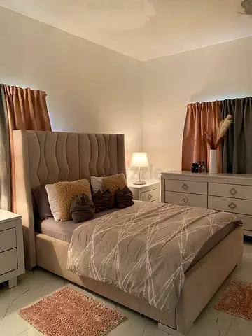 Modern Upholstered Bed Set with Tall Headboard