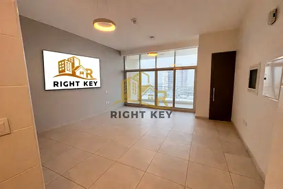 X LARGE STUDIO ONLY 48K / SEPARATE KITCHEN