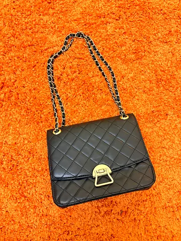 Declutter Sale: Naturalizer Shoulder Bag for AED 50!