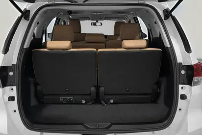صورة 11 لـ 2025 Toyota FORTUNER