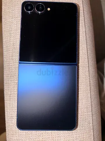 Blue Samsung galaxy Z flip 7 250 GB