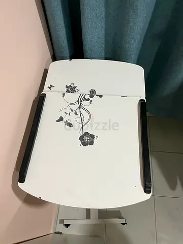 طاولة لابتوب وللدراسة قابلة للارتفاع