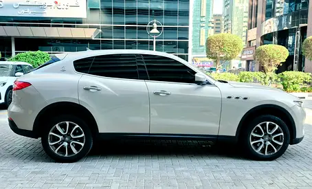 2017 Maserati LEVANTE photo 11